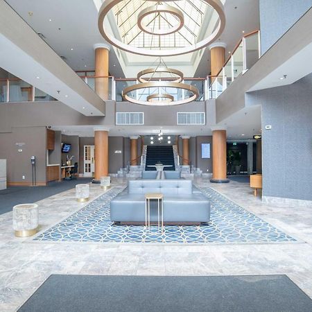 Sandman Signature Mississauga Hotel Bagian luar foto
